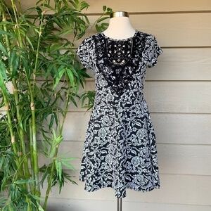 🎉Xhilaration Black & White Paisley Print Dress